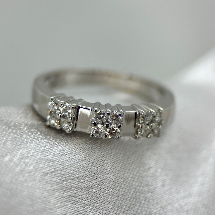18K Kluster Diamantring 0.36ct - storlek 54½