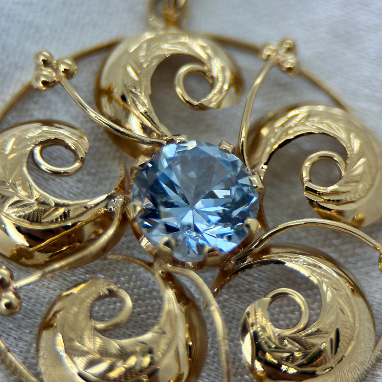 18K Hänge med Syntetisk Blå Sten - 1955