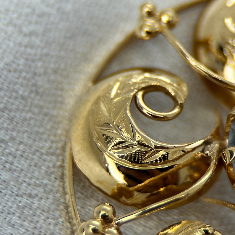 18K Hänge med Syntetisk Blå Sten - 1955