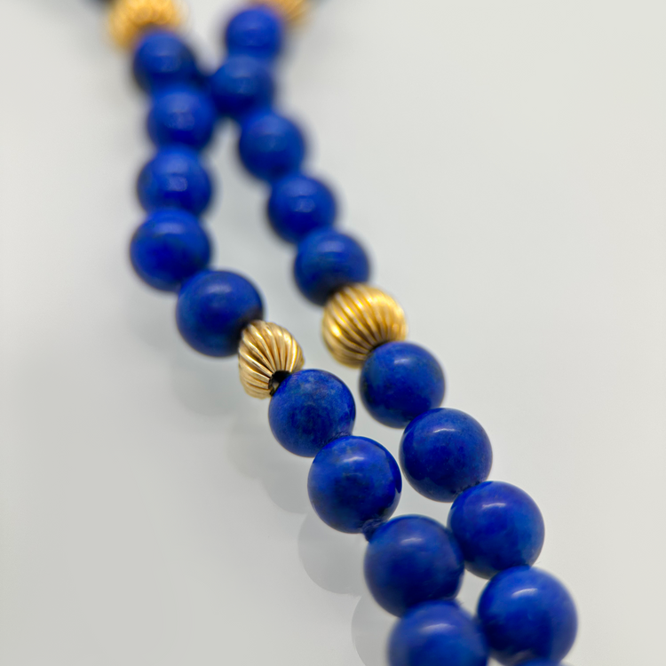 Halsband med Lapis Lazuli och Guldkulor