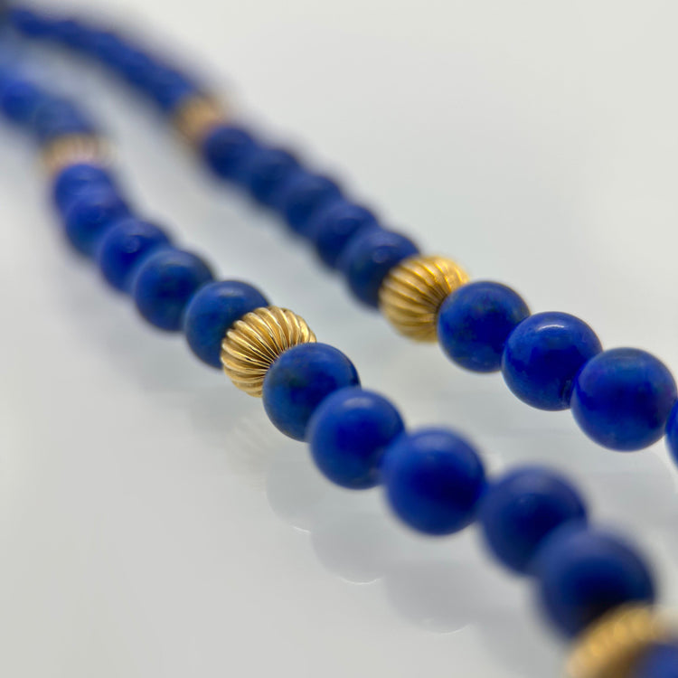 Halsband med Lapis Lazuli och Guldkulor