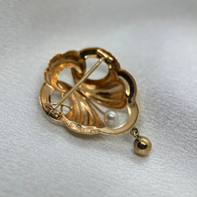 Brosch i 18K Guld med Odlad Pärla