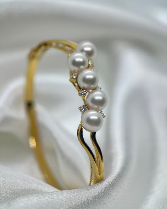 Armband i 18K Guld med Odlade Pärlor och Diamanter