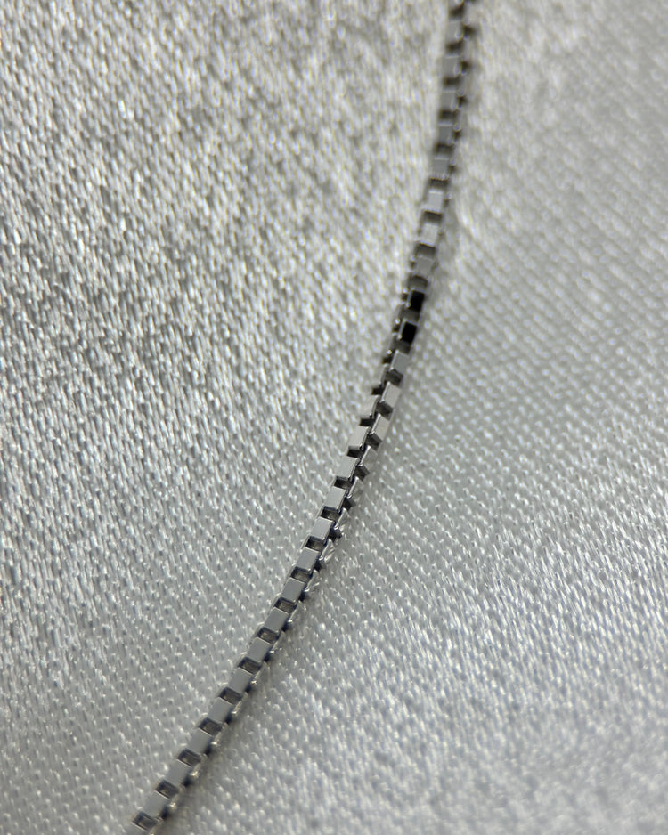 UnoAErre: Halskedja i 18K Vitguld med Venezialänk