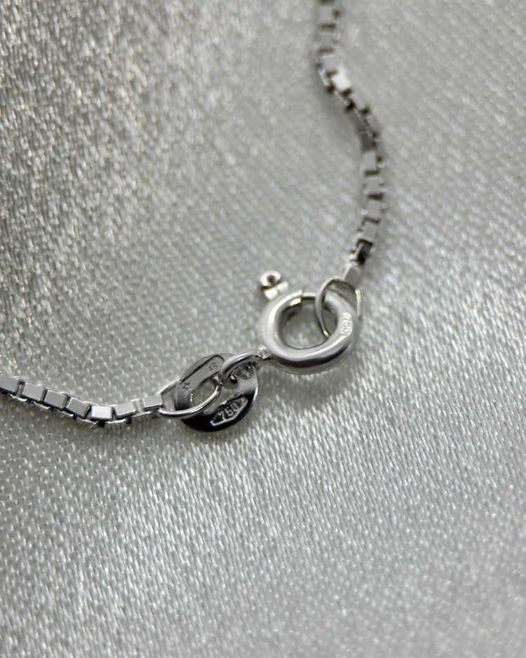 UnoAErre: Halskedja i 18K Vitguld med Venezialänk