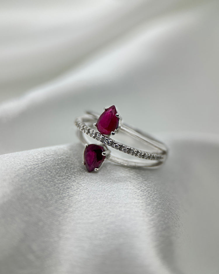 18K Ring med Rubin och Diamanter