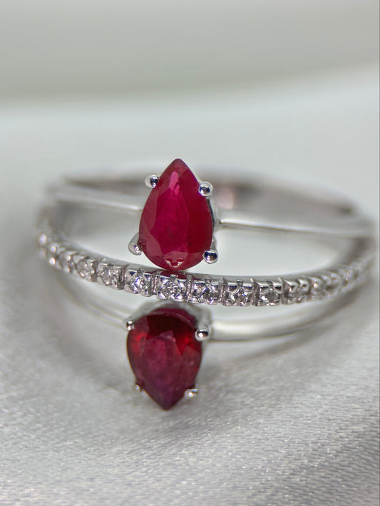 18K Ring med Rubin och Diamanter