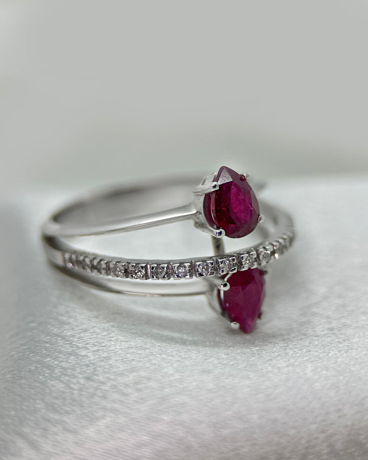 18K Ring med Rubin och Diamanter