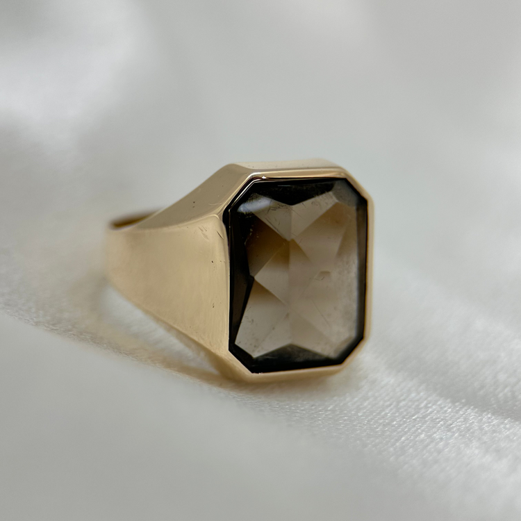 18K Ring med Rökkvarts Signettdesign - Ringstorlek 55 ½