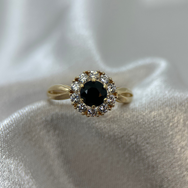 18K Safir ring i klusterdesign - Ringstorlek 55
