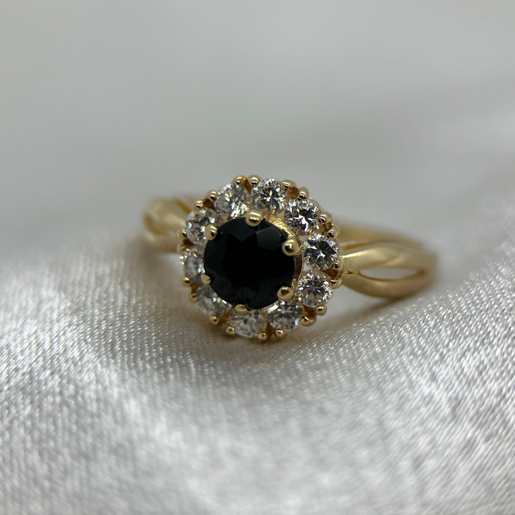 18K Safir ring i klusterdesign - Ringstorlek 55