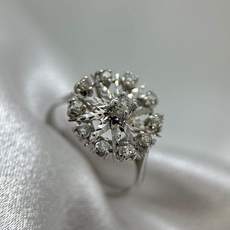 18K Diamantring i blomdesign 0,35 ct – Storlek 58