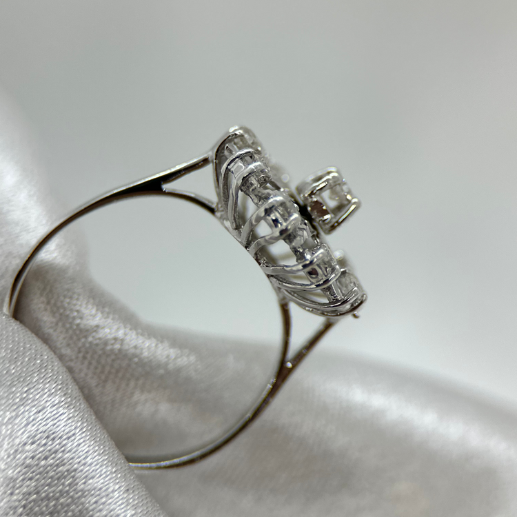 18K Diamantring i blomdesign 0,35 ct – Storlek 58