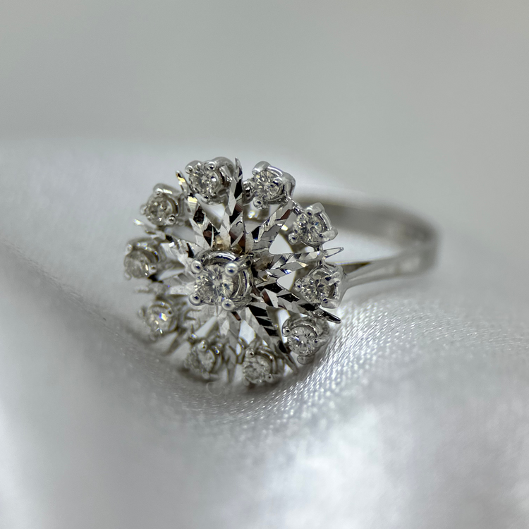 18K Diamantring i blomdesign 0,35 ct – Storlek 58