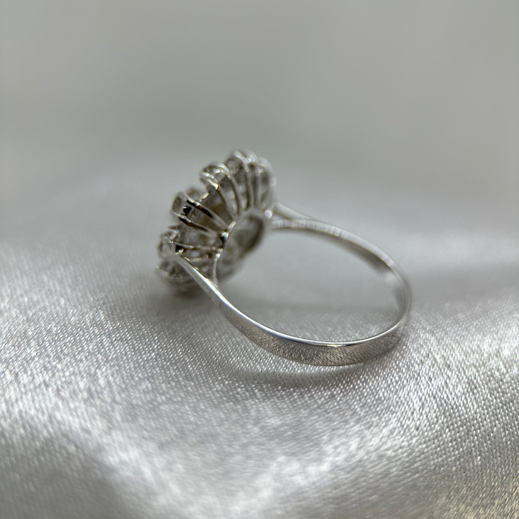 18K Diamantring i blomdesign 0,35 ct – Storlek 58