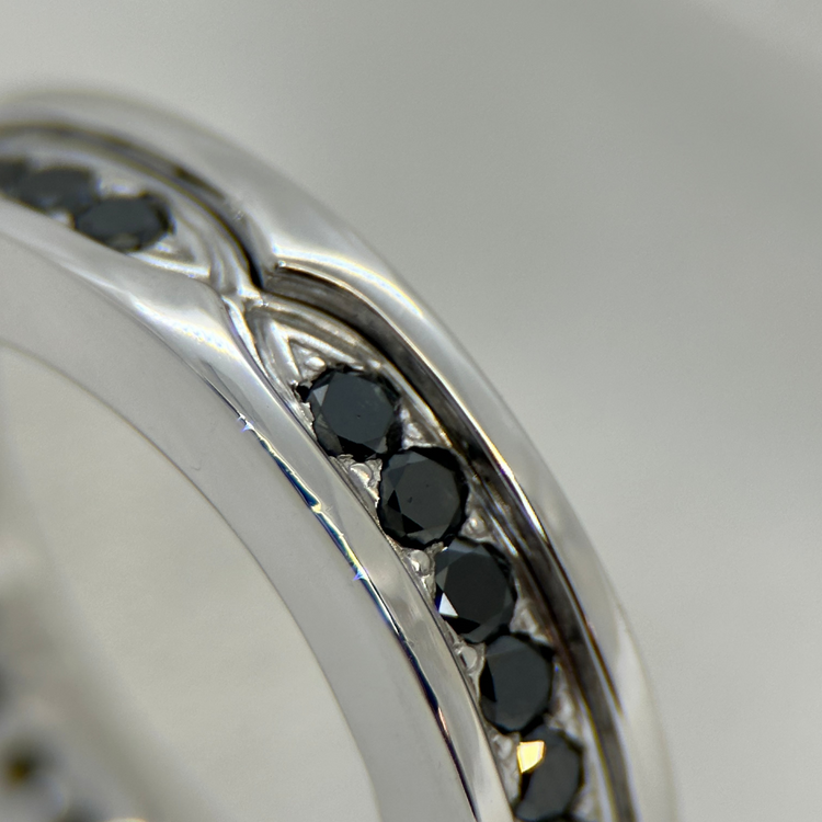 18K Ring med svarta diamanter - Ringstorlek 54½