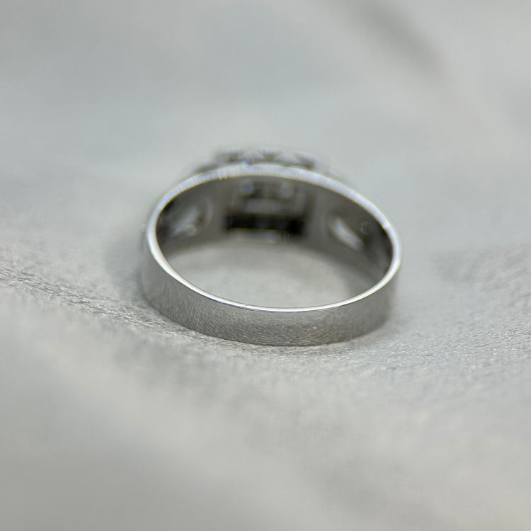 18K Diamantring i rektangulär design 6.4g - Ringstorlek 58