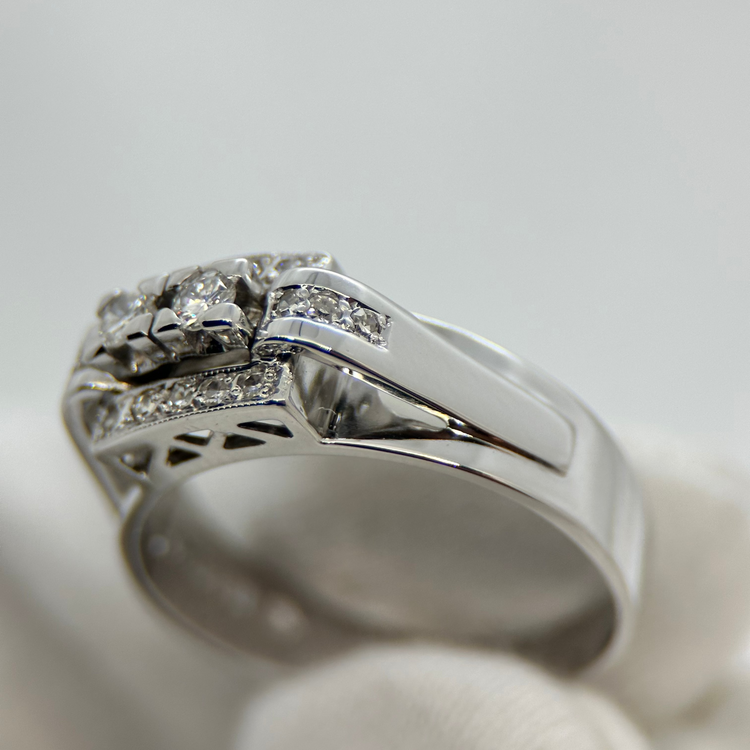 18K Diamantring i rektangulär design 6.4g - Ringstorlek 58