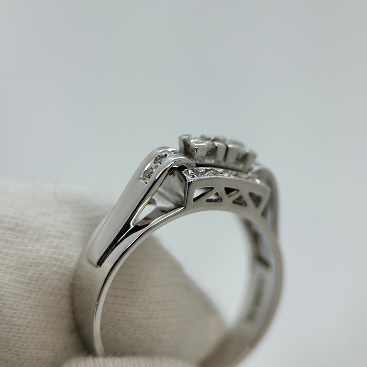 18K Diamantring i rektangulär design 6.4g - Ringstorlek 58