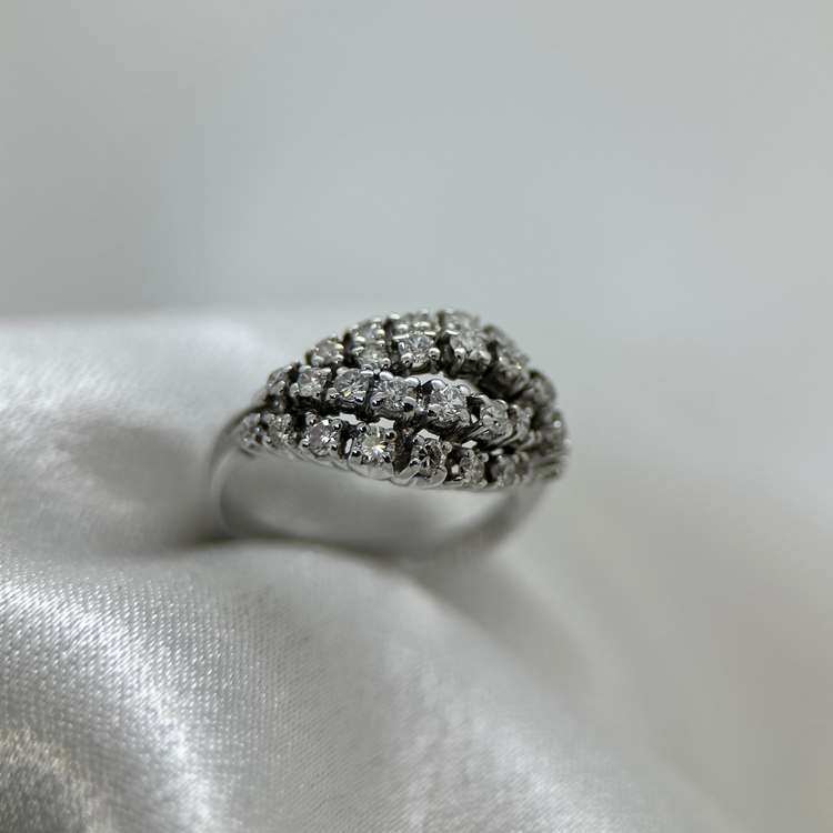 18K Diamantring i snirklig design 4.8g - Ringstorlek 55