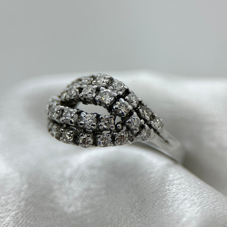 18K Diamantring i snirklig design 4.8g - Ringstorlek 55