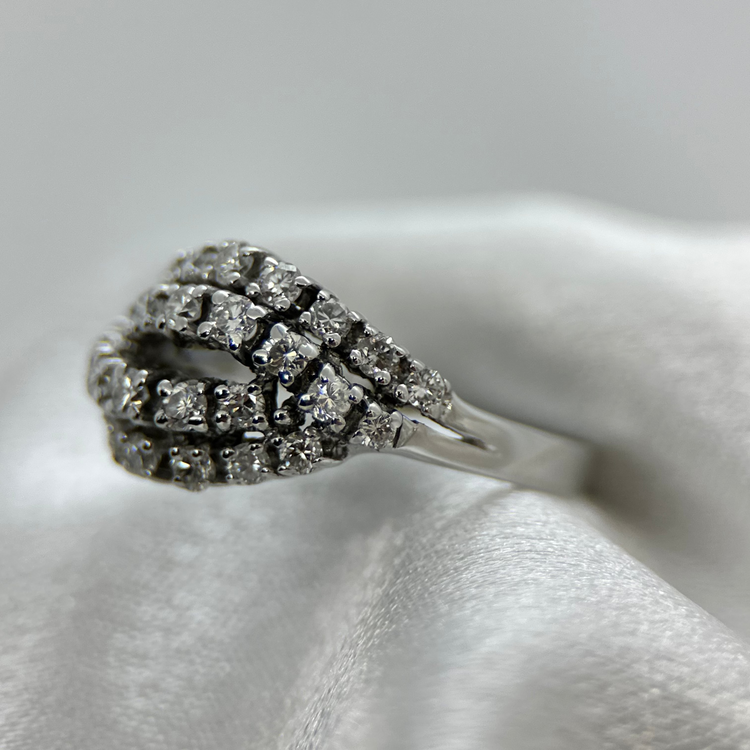 18K Diamantring i snirklig design 4.8g - Ringstorlek 55