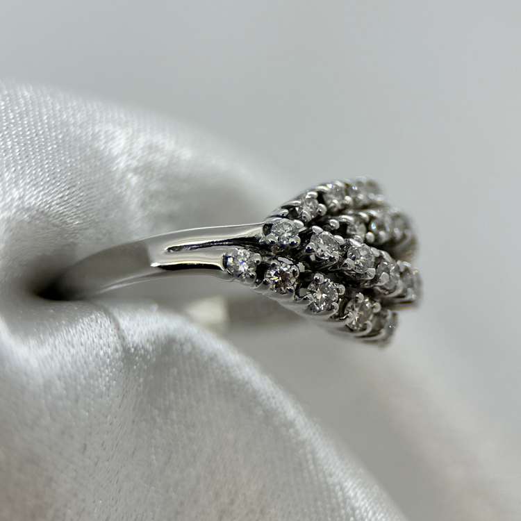18K Diamantring i snirklig design 4.8g - Ringstorlek 55