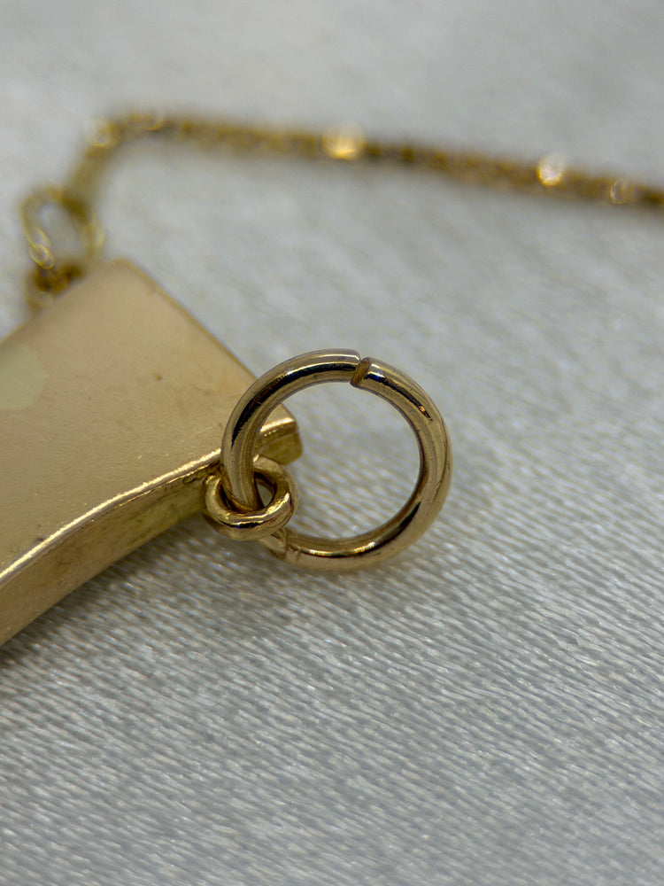 18K Charm Pendant – Oriental Dagger, 3.2 cm