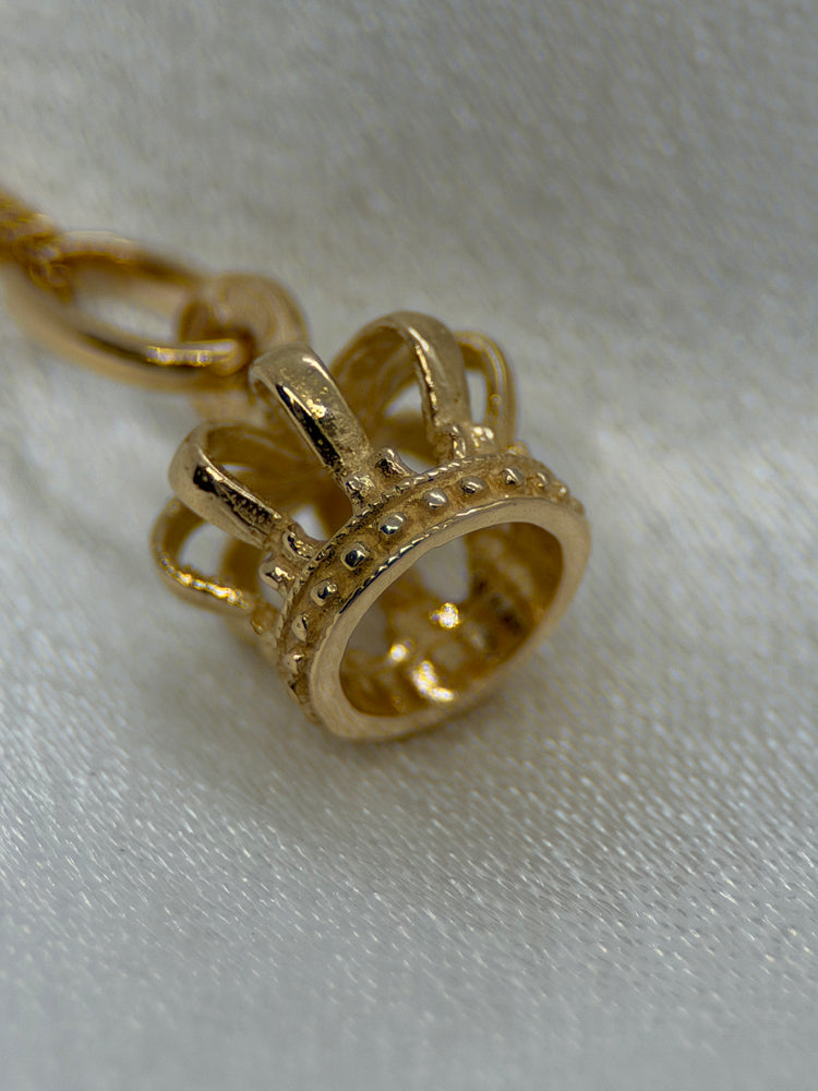 18K Crown Charm Pendant – Uno A Erre, 1.3g