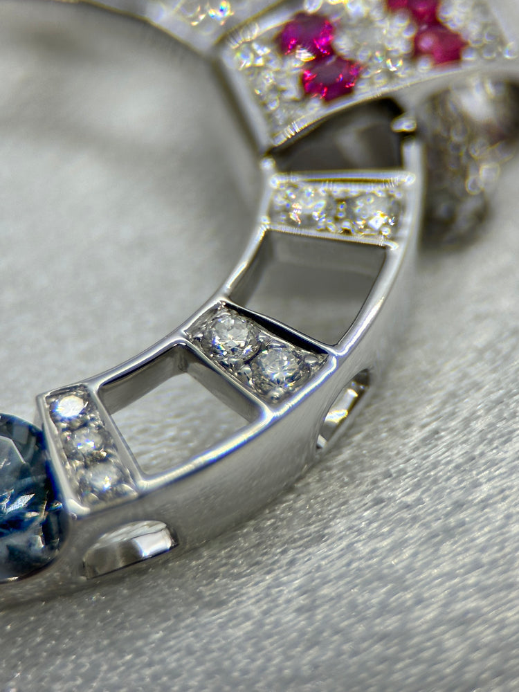 18K Halsband med Blå Spinell, Rubiner & Diamanter