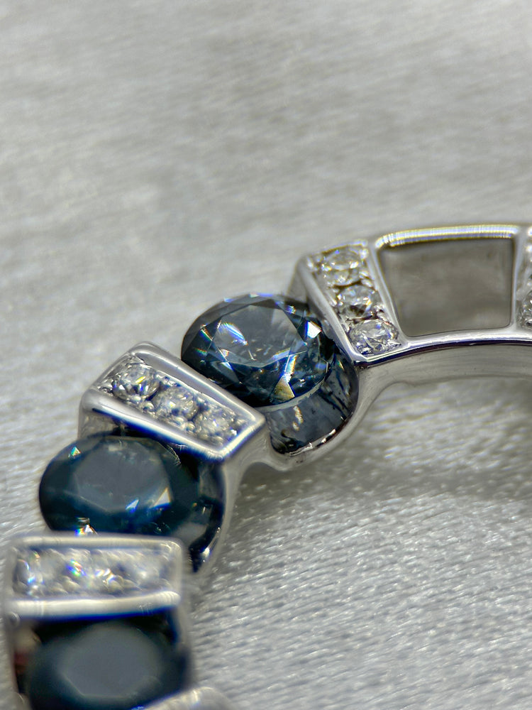 18K Halsband med Blå Spinell, Rubiner & Diamanter