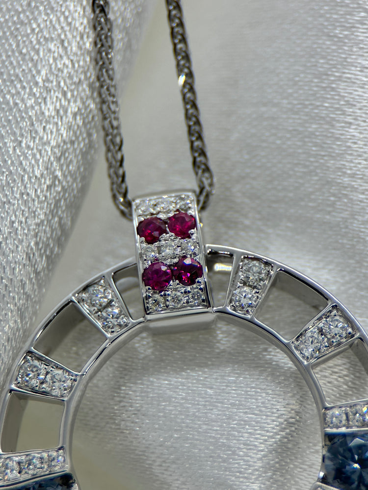 18K Halsband med Blå Spinell, Rubiner & Diamanter