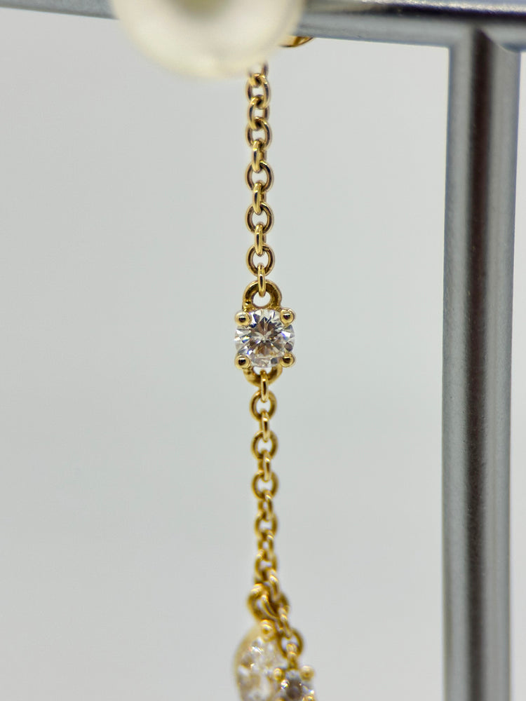 18K Akoya pärlörhängen med diamanter