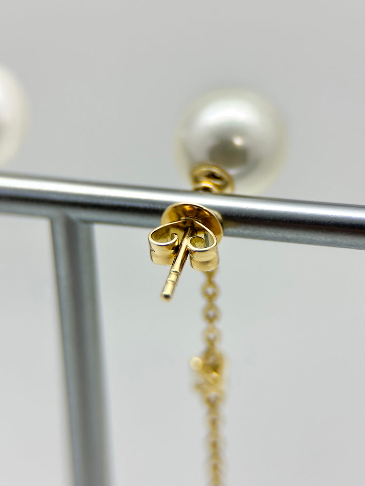 18K Akoya pärlörhängen med diamanter