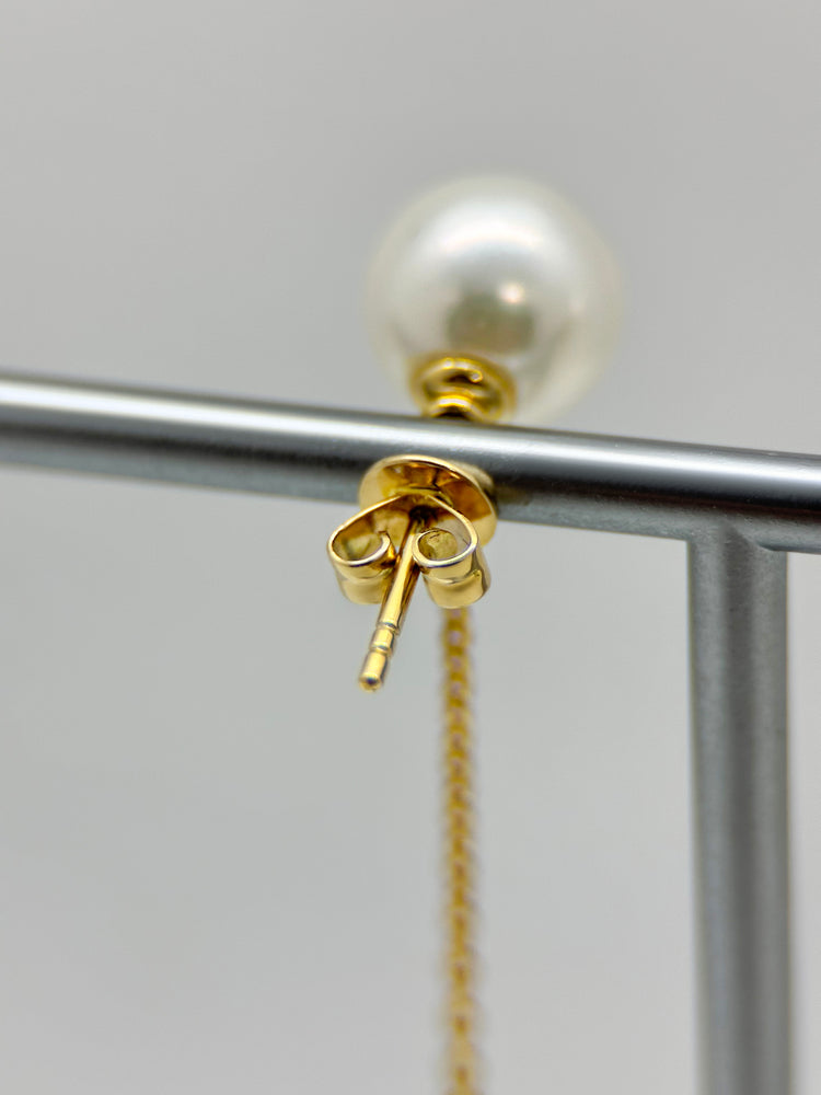 18K Akoya pärlörhängen med diamanter