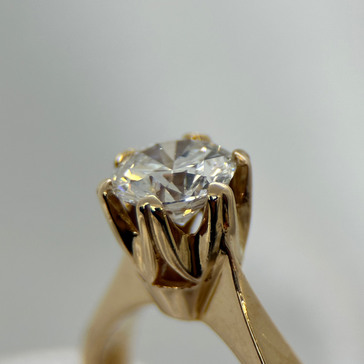 18K Solitärring från Jarl Sandin - 0,87 ct river färgat VVS ringstorlek 53