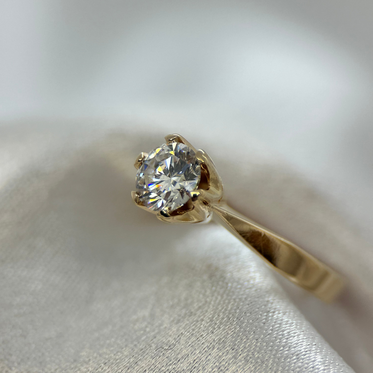 18K Solitärring från Jarl Sandin - 0,87 ct river färgat VVS ringstorlek 53