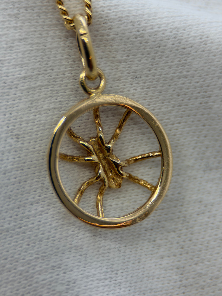 18K Spider Pendant – Openwork, 2.2 cm