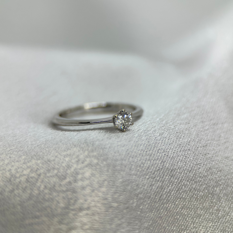 18K Solitärring – 0,20 ct storlek 50