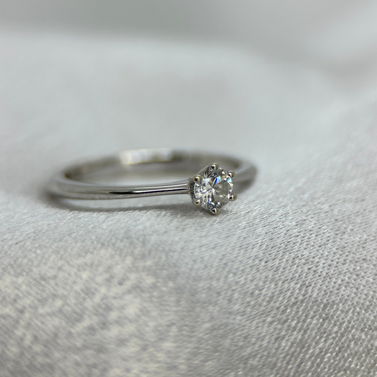 18K Solitärring – 0,20 ct storlek 50