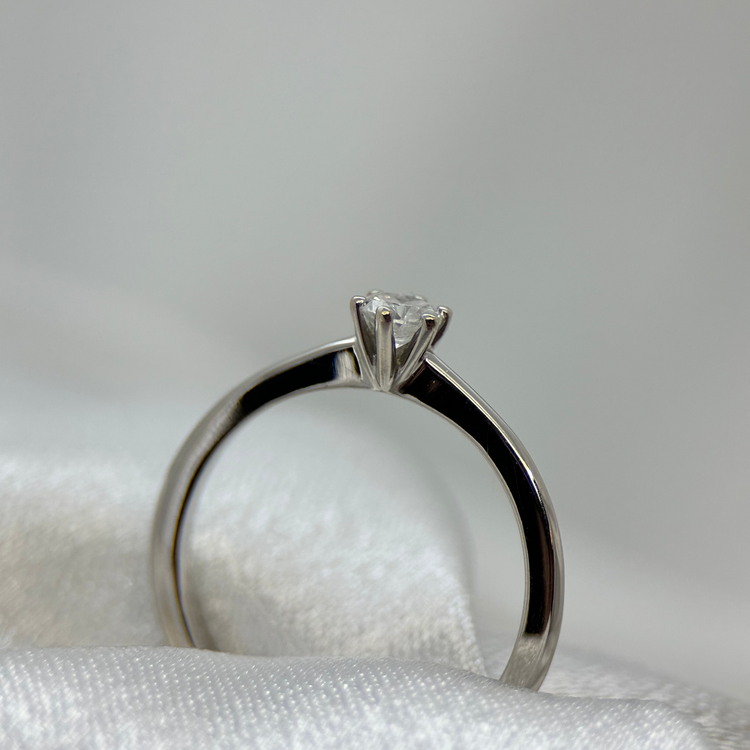 18K Solitärring – 0,20 ct storlek 50