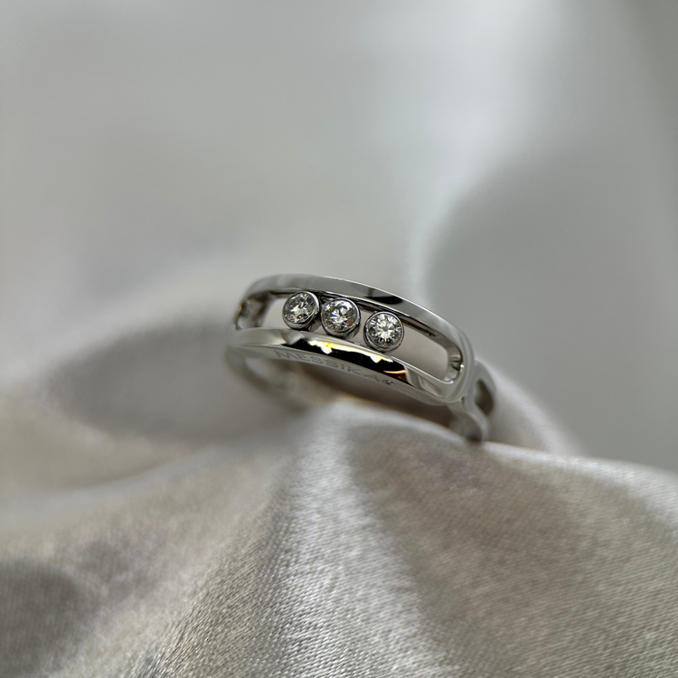 18K Messika 'Move Ring' med Tre Diamanter - 0,24 ct ringstorlek 60