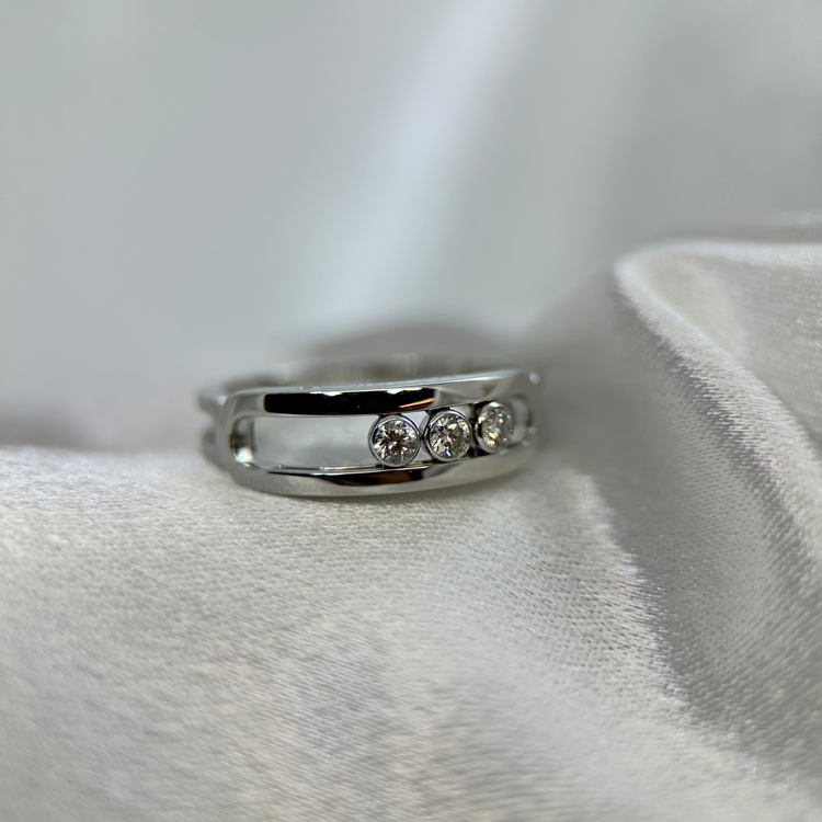 18K Messika 'Move Ring' med Tre Diamanter - 0,24 ct ringstorlek 60