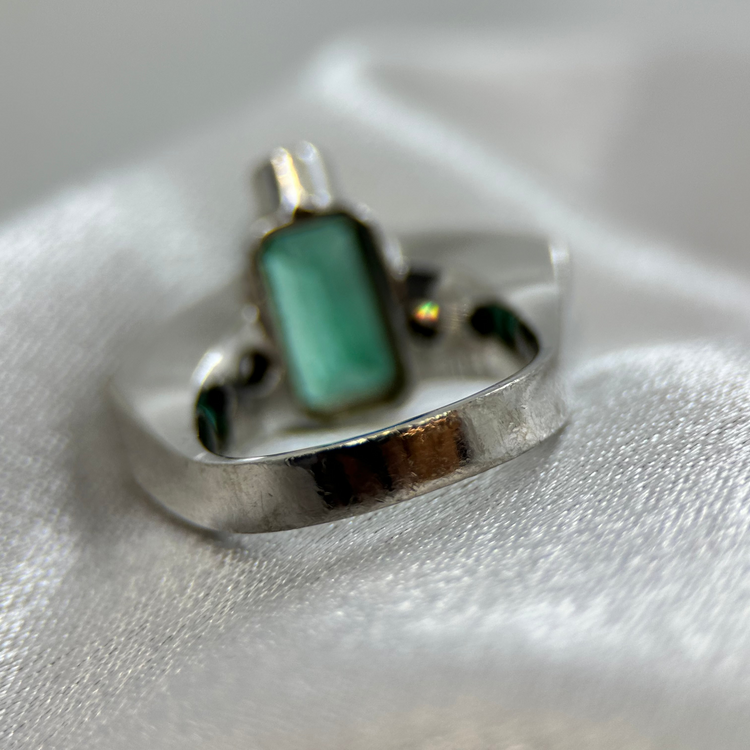 18K Smaragd och diamantring - 2,25 ct ringstorlek 55