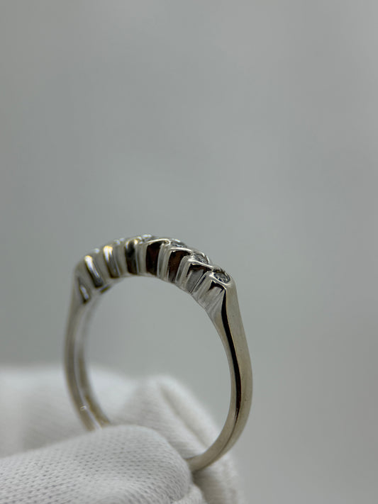 18K Diamantring – Scrolldesign, 7 briljanter, Storlek 55