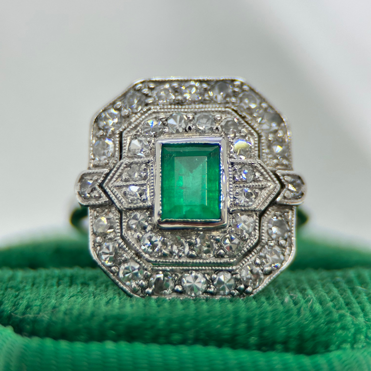 18K Smaragd & Diamantring i Vitguld – Art Deco