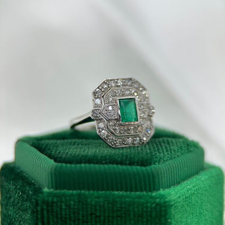 18K Smaragd & Diamantring i Vitguld – Art Deco
