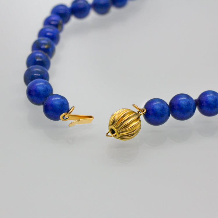 Halsband med Lapis Lazuli och Guldkulor