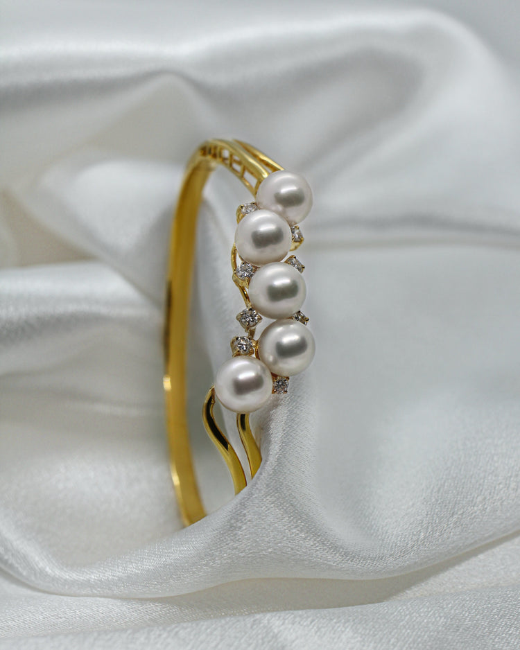 Armband i 18K Guld med Odlade Pärlor och Diamanter