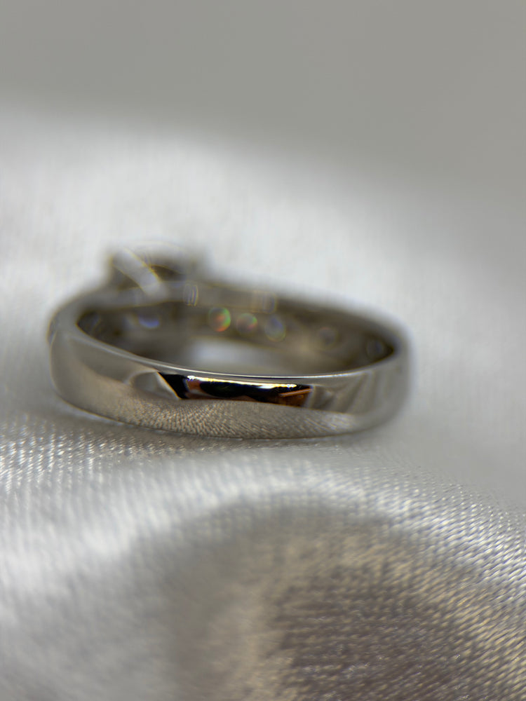 18K Diamantring med Sidodiamanter – Storlek 49½